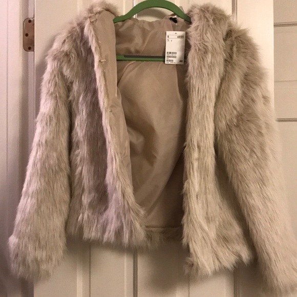 H&M Jackets & Blazers - NWT H&M FAUX FUR JACKET H&M Jackets & Blazers - NWT H&M FAUX FUR JACKET